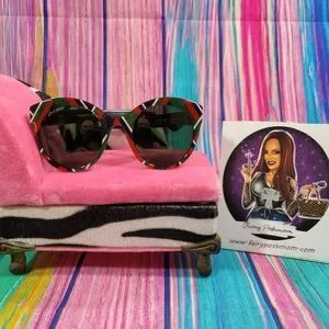 Gucci | Accessories | Gucci Sunglasses Red Green White Black  display picture 1